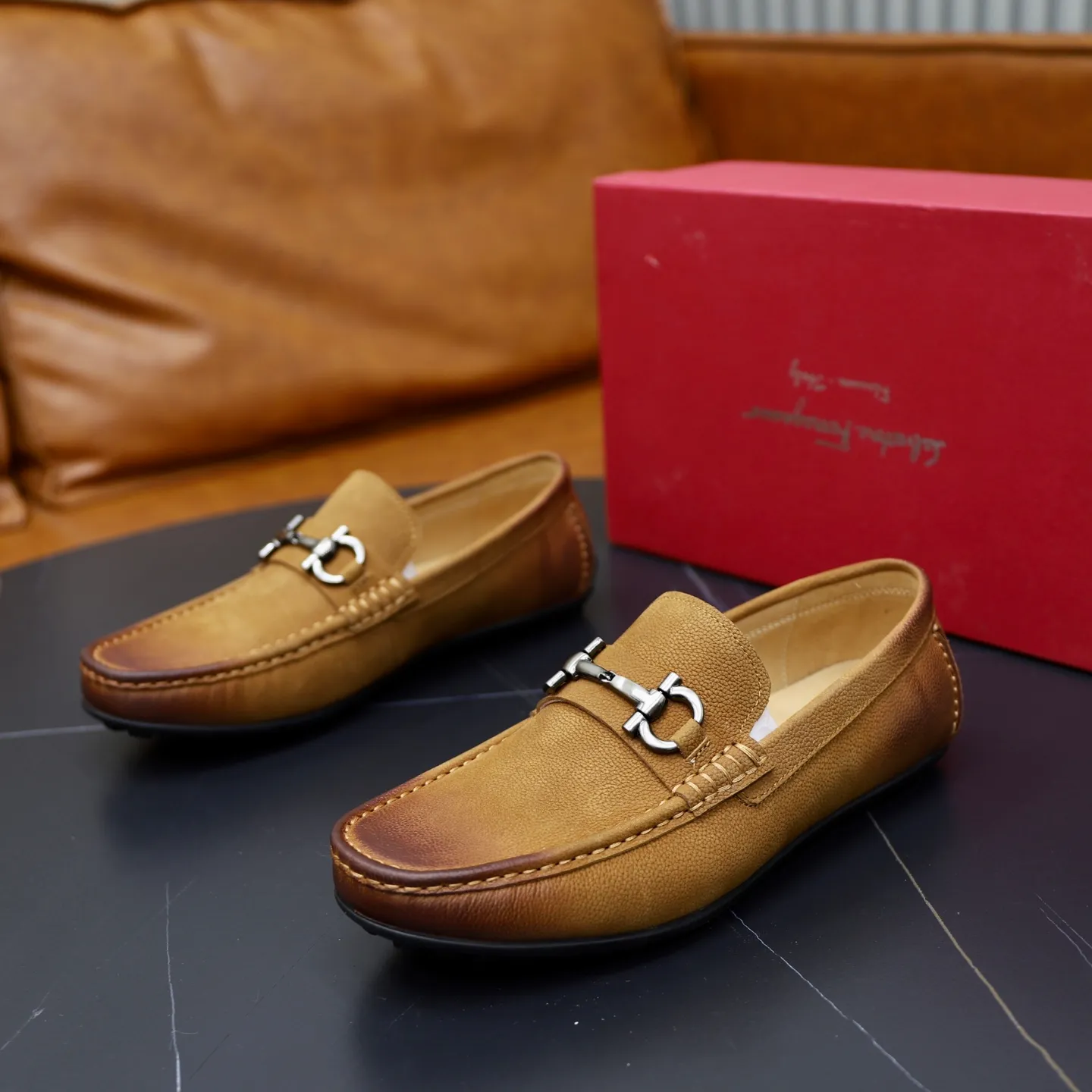 Ex-factory price: 462💰🙅‍♂️🙅‍♂️🙅‍♂️Niuli Brand: Ferragamo Standard code: Men's code 38/44 (45 customized) Grade: Same as the official website Material: Original imported cowhide leather lining Original wear-resistant lightweight outsole Style category: Men's casual slip-on shoes Bean shoes Distinguished luxury brand elements top luxury Color: actual picture color